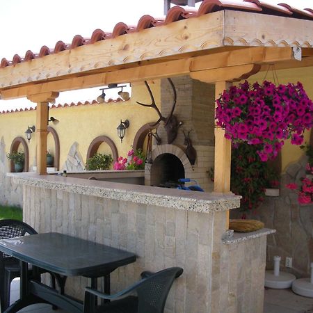 Gardenia Suites Sozopol Bagian luar foto
