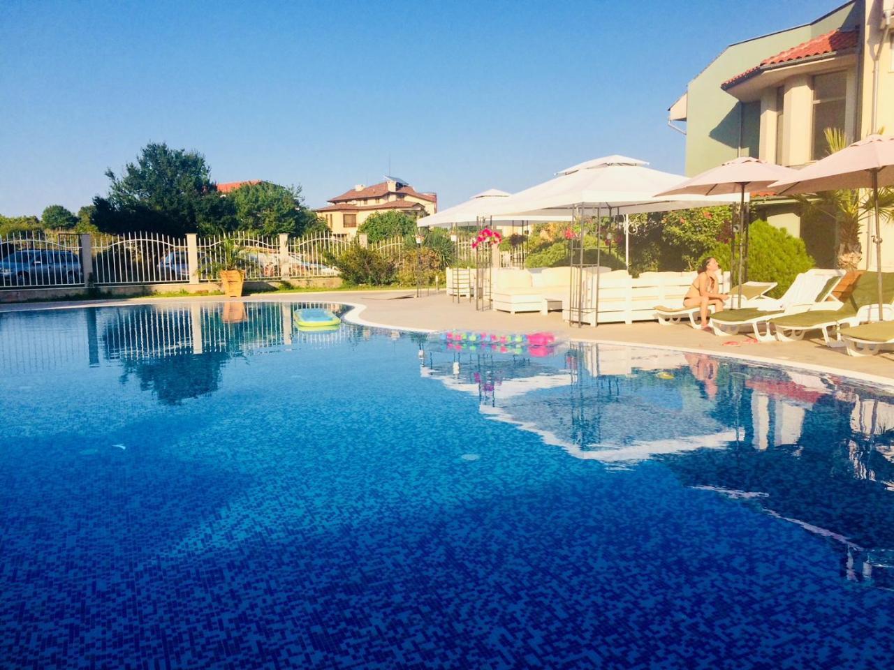 Gardenia Suites Sozopol Bagian luar foto